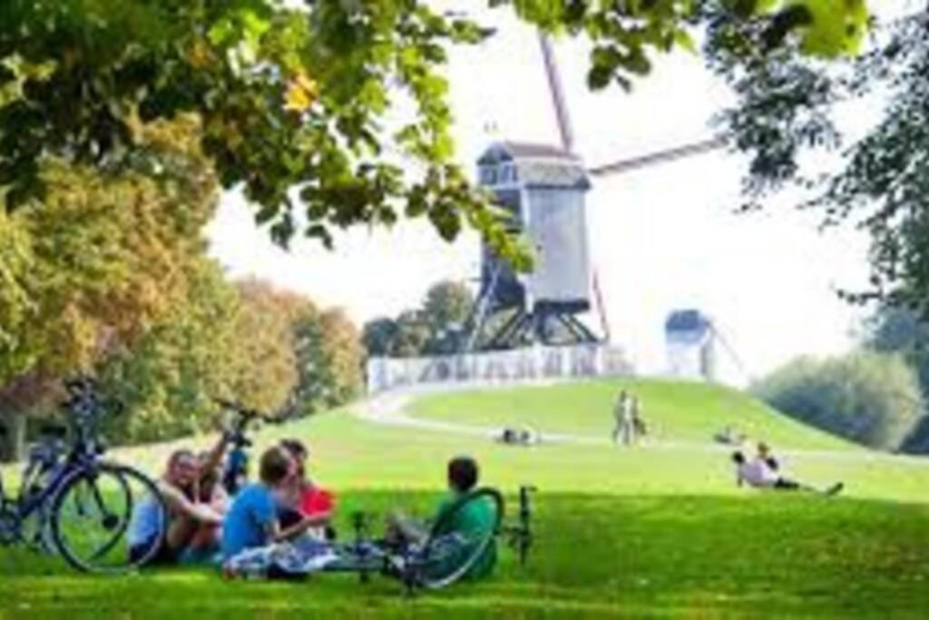 Spacious Aan Damse Vaart @ Apartamento