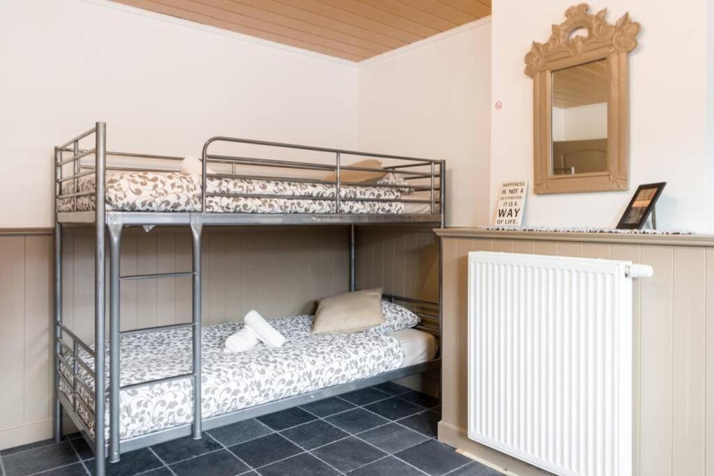 Spacious Aan Damse Vaart @ Apartamento *