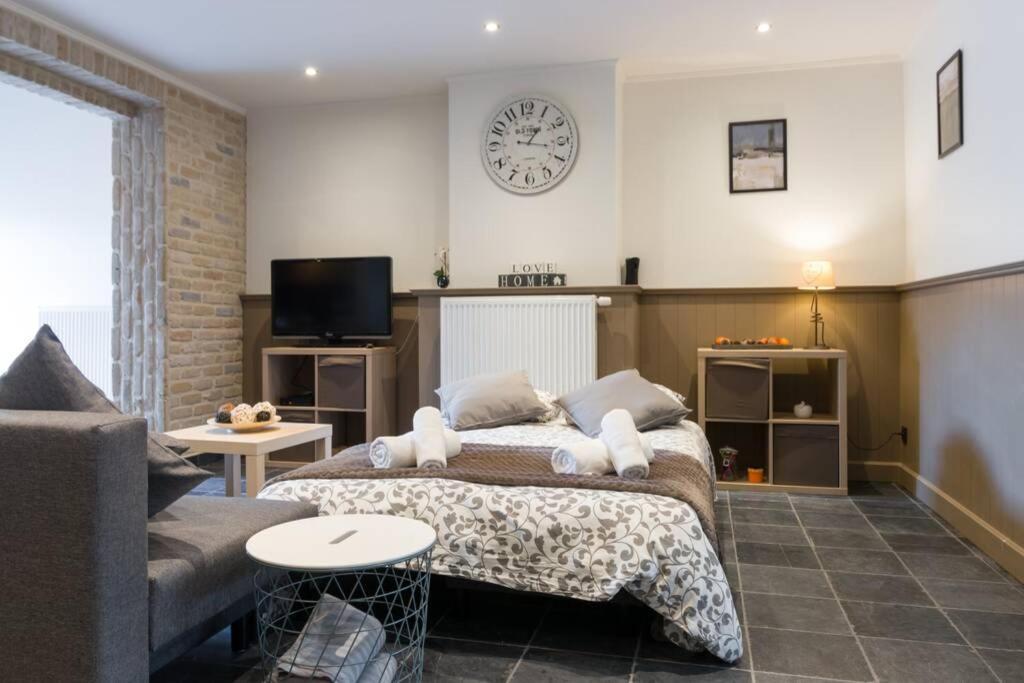 Apartment Spacious Aan Damse Vaart @ *
