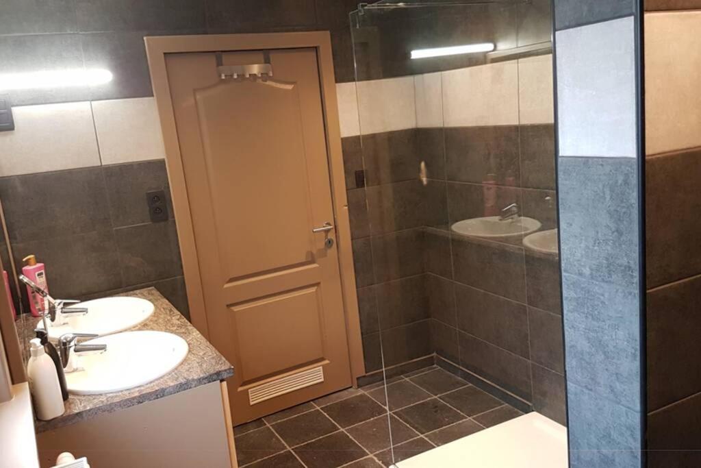 Spacious Aan Damse Vaart @ Apartment